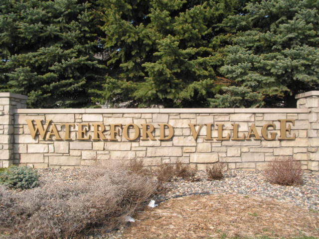 Waterford Village , Twinhomes and triplexes in Apple Valley. NW corner 